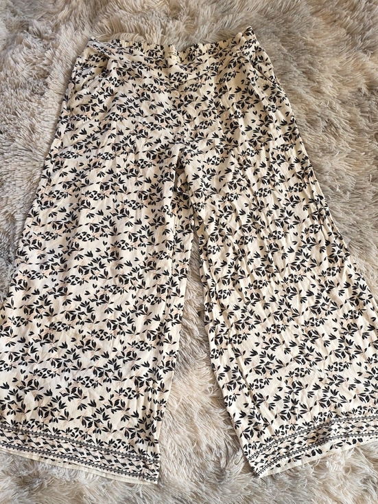 Max Studio Pants - Max Studio Cream Wide-Leg Pants with Black Leaf Print